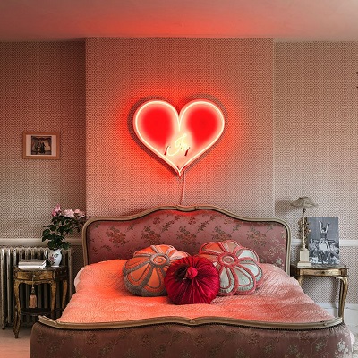 Designed bed, cushions and room by Pearl Lowe. Know about her career